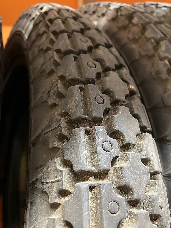 Firestone Pneumatici & Ruote complete: seltene Oldtimerpneus Firestone 19x3,5 – Usato da Seewen SO venduto da Eliane-Nora