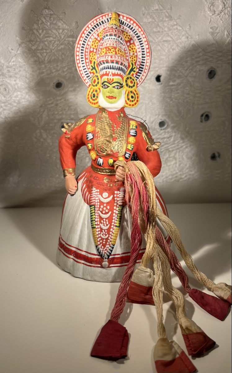 Statuette: Figurine Kathakali Vintage Unique Peinte  Main Inde – Usato da Genève venduto da DELIRBEADS