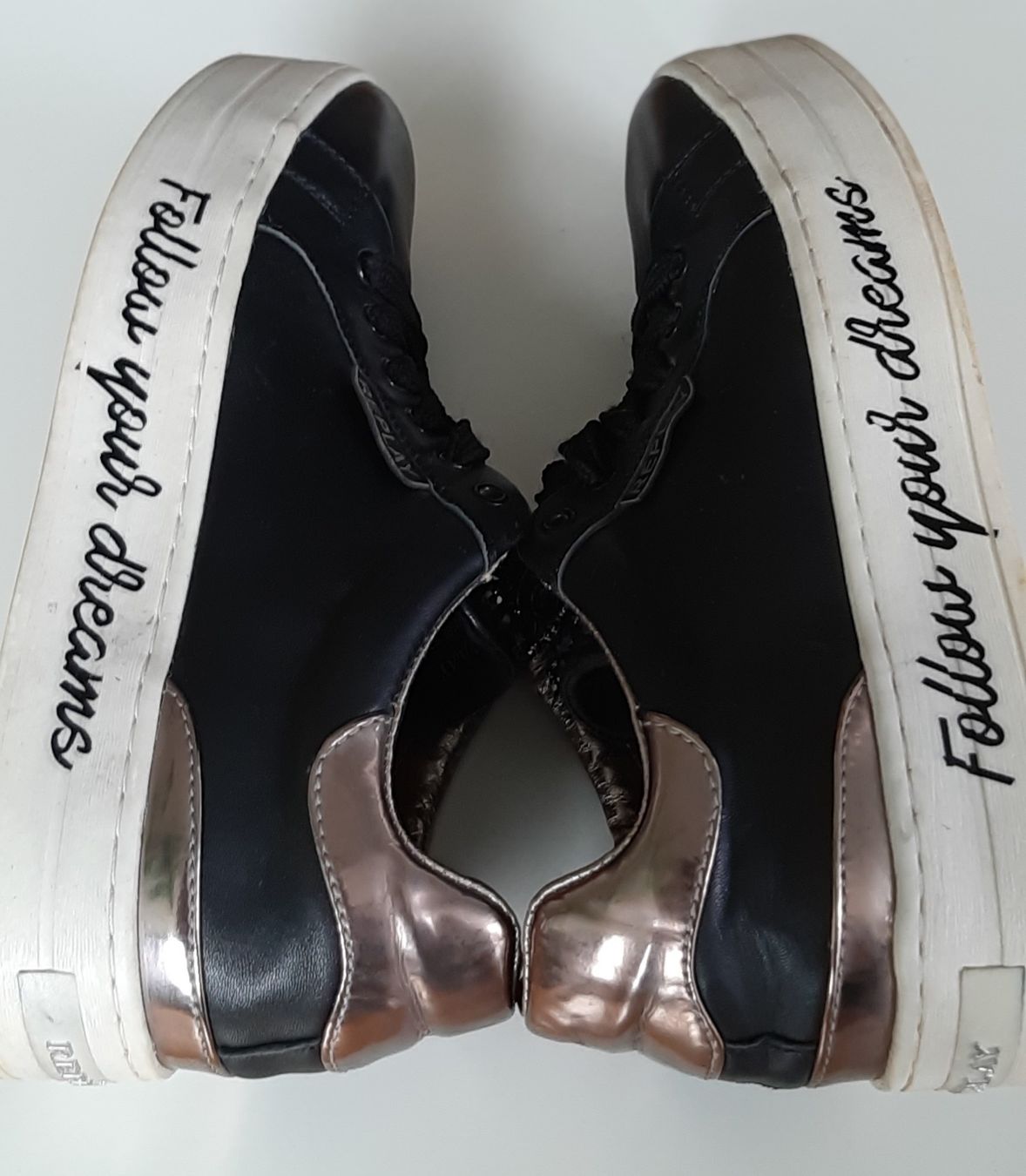 Replay Scarpe da donna: Replay Sneaker Schwarz Glitzer Gr. 40 – Usato da Uster venduto da kgw78