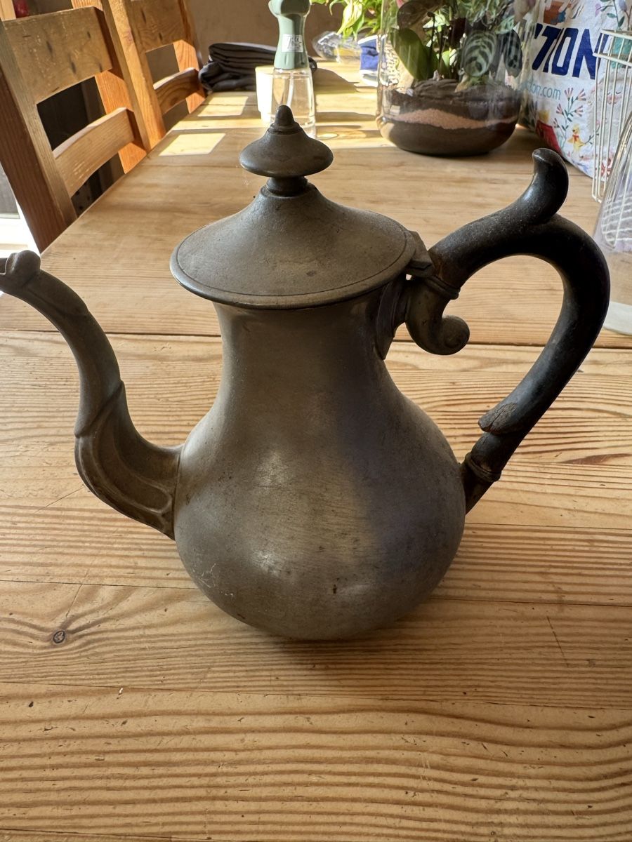 Teiere: Cafetière ancienne en étain Sheffield - Décor authentique – Usato da Veyrier venduto da kimedovapa
