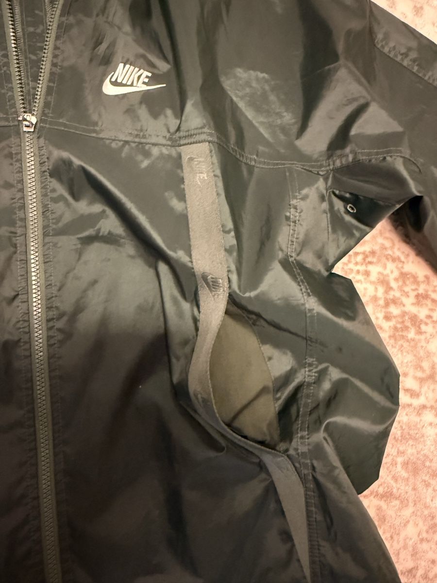 Nike Vestes: Nike Windjacke grün – Neuf (Voir description) à Näfels par sellmemoric 2