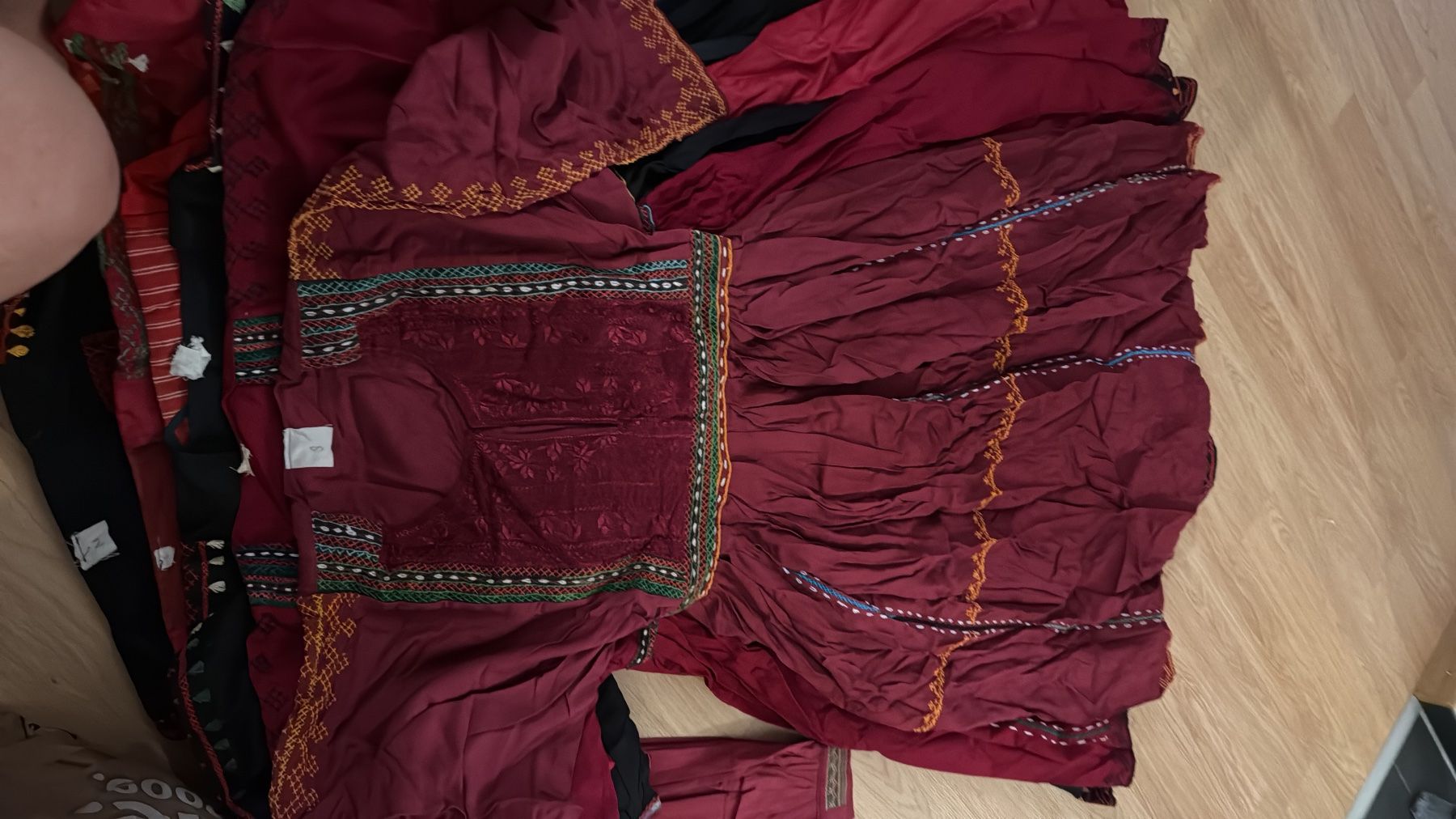 Robes: Kleid – Neuf (Voir description) à Olten par Saayis 3