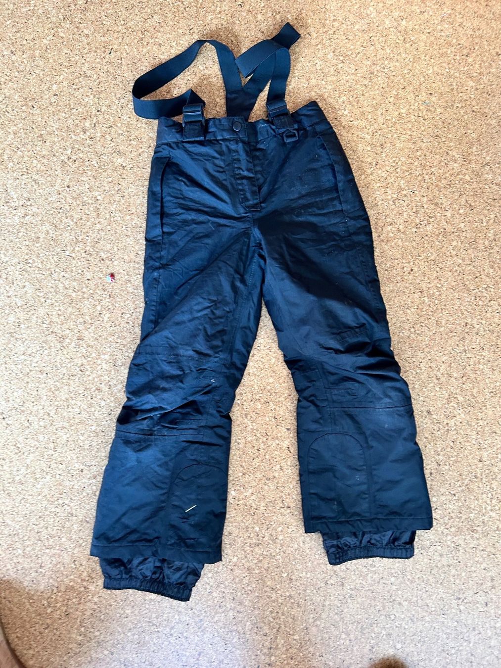 Pantalons: Skihose schwarz (Mädchen) 122/128 – D'occasion à Dittingen par Bellevista
