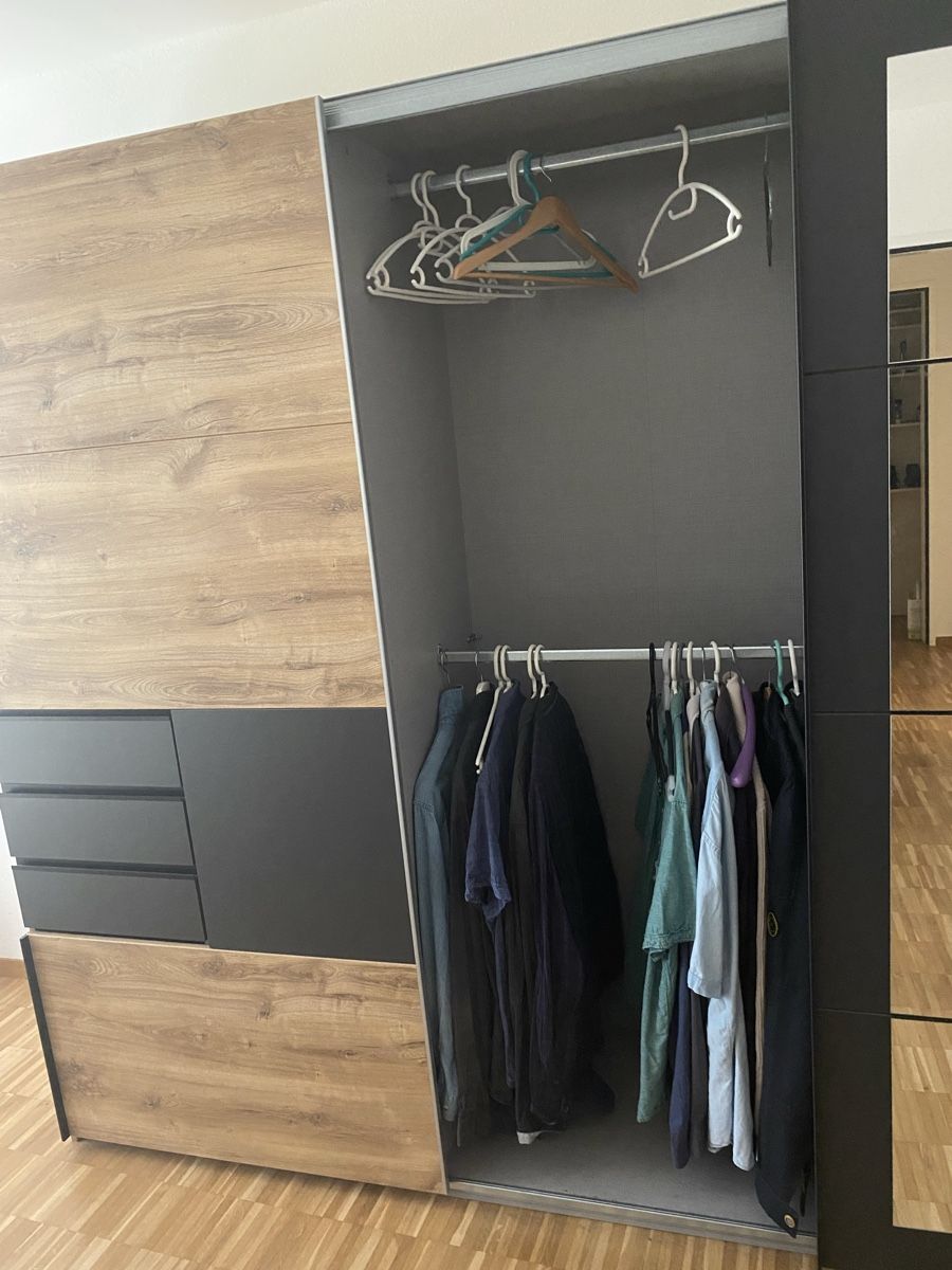 Armadi: Kleiderschrank mit Bett und Nachttisch – Usato da Dättwil AG venduto da borabora13 2