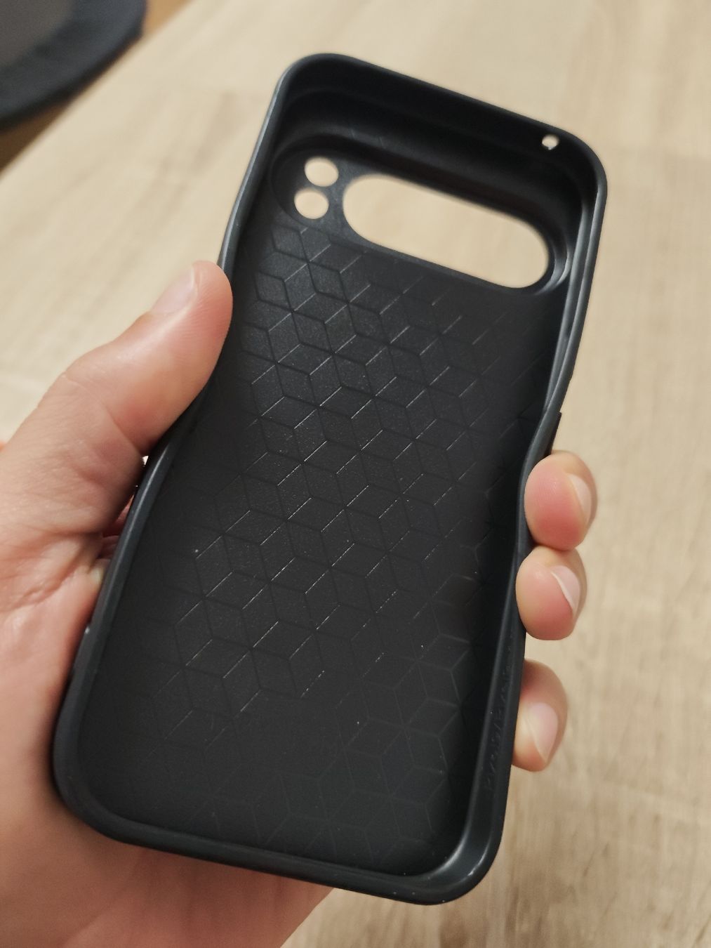 Google Covers & Schutzfolien: Google Pixel 9pro Hülle in Carbon Look – Neu und originalverpackt aus St. Antoni von Animalisch 3