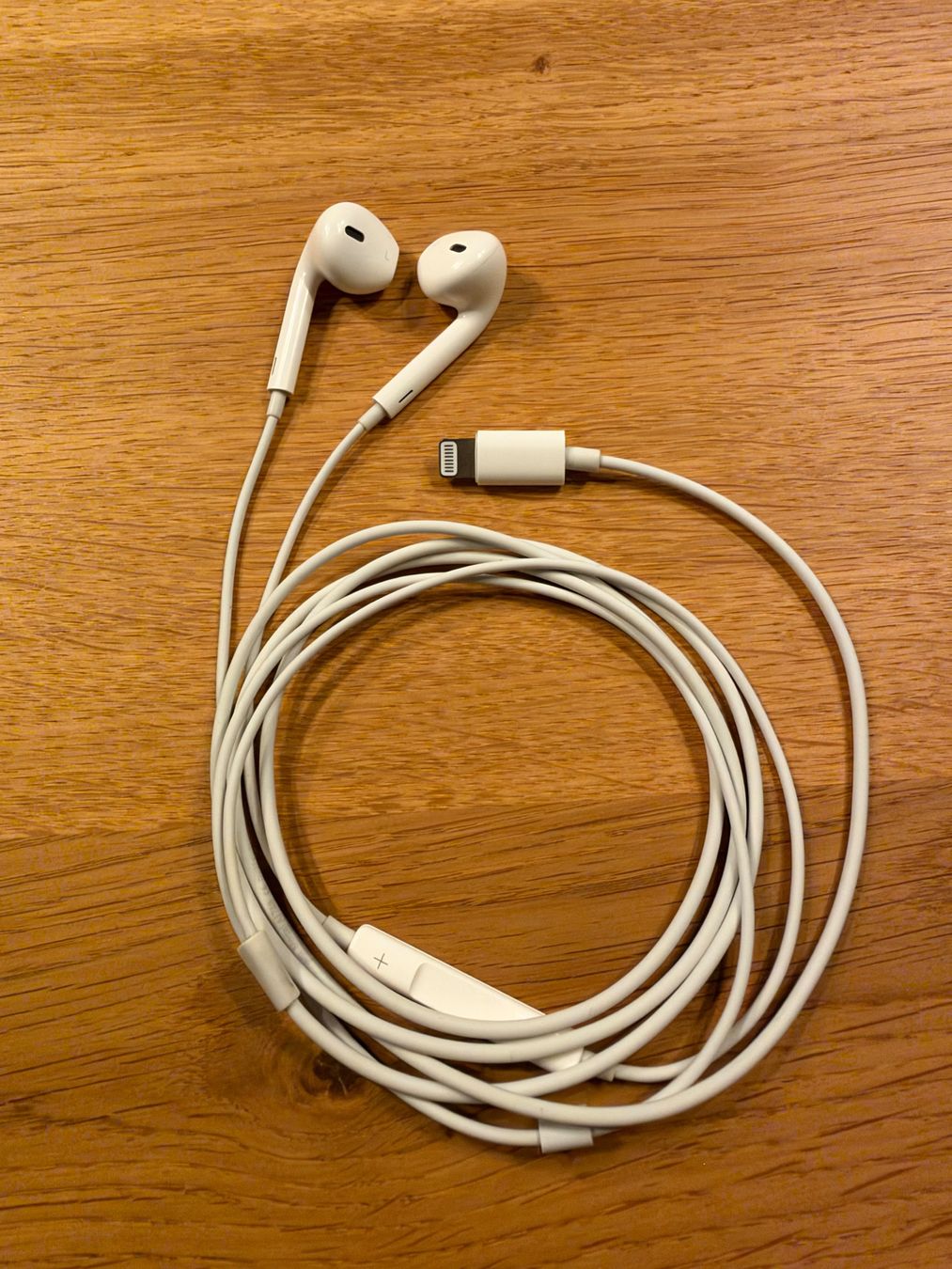 Apple Cuffie: Apple EarPods mit Lightning-Anschluss gebraucht – Usato da Aesch ZH venduto da aarontra