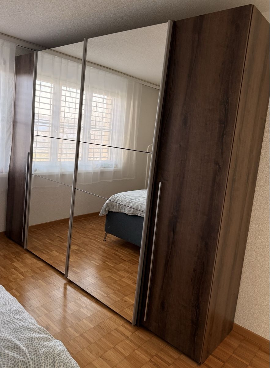 Schränke: Set Kleiderschrank und Kommode mit 3 Schubladen – Gebraucht aus Rümlang von Monia882