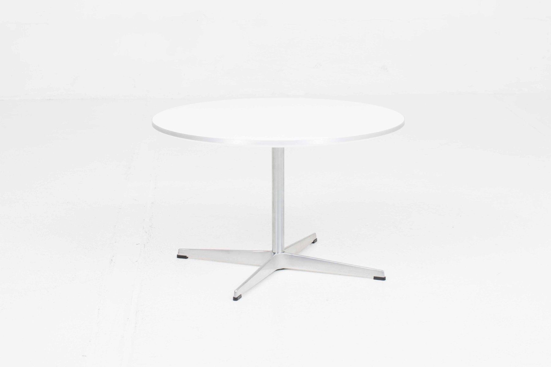 Fritz Hansen Tische: Fritz Hansen A222 Couchtisch von Arne Jacobsen – Gebraucht aus Zürich von STUZH38 1