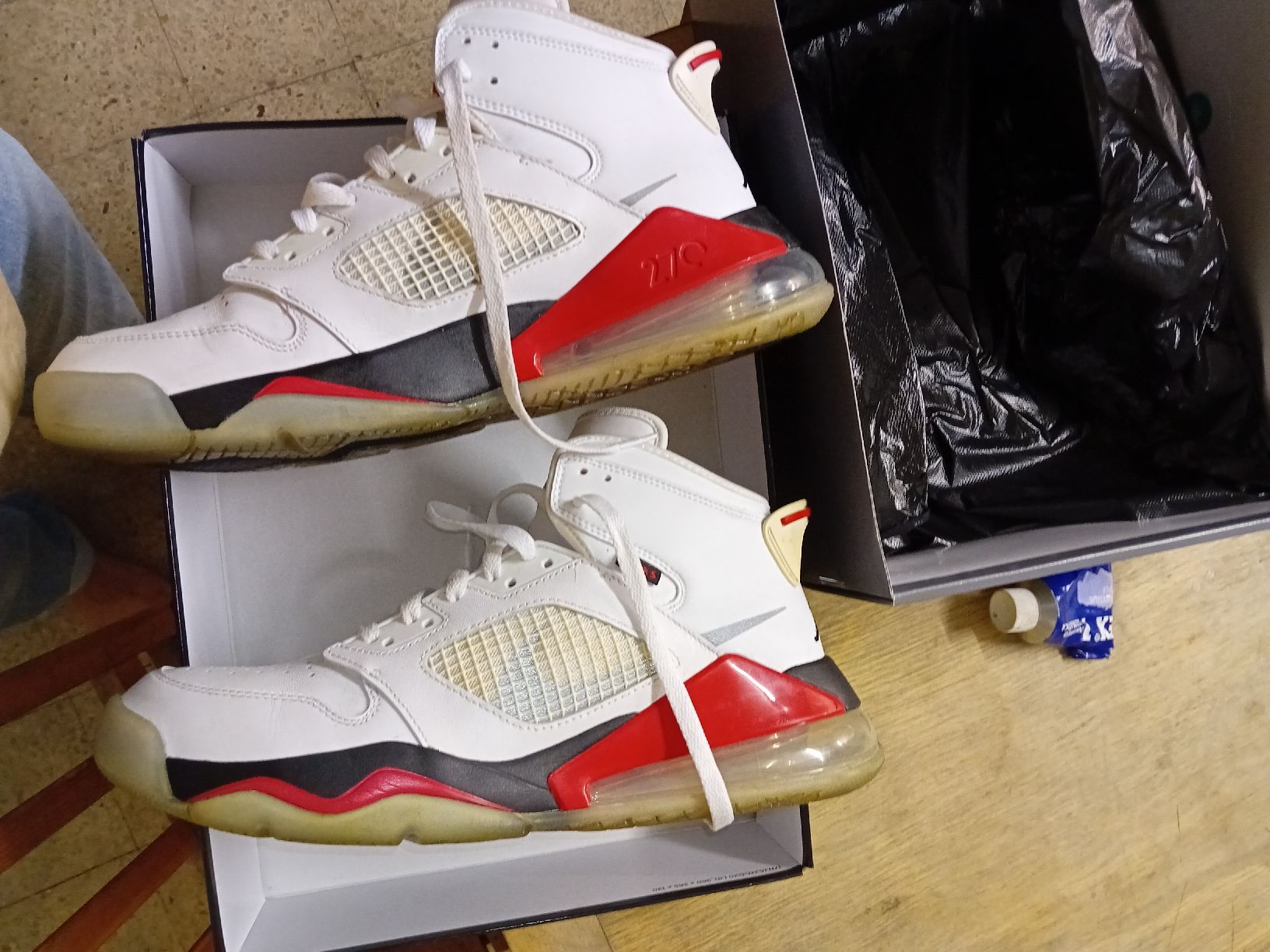 Jordan Scarpe da uomo: Baskets Jordan Mars 270 blanches et rouges taille 46  – Usato da Carouge GE venduto da Street04 4