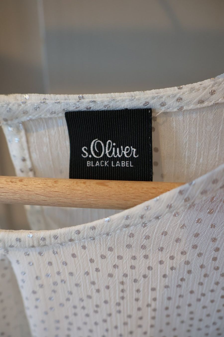 S.Oliver Blusen: Weisse s.Oliver Bluse mit Glitzerpunkten – Gebraucht aus Winterthur von jul_v9wx 4