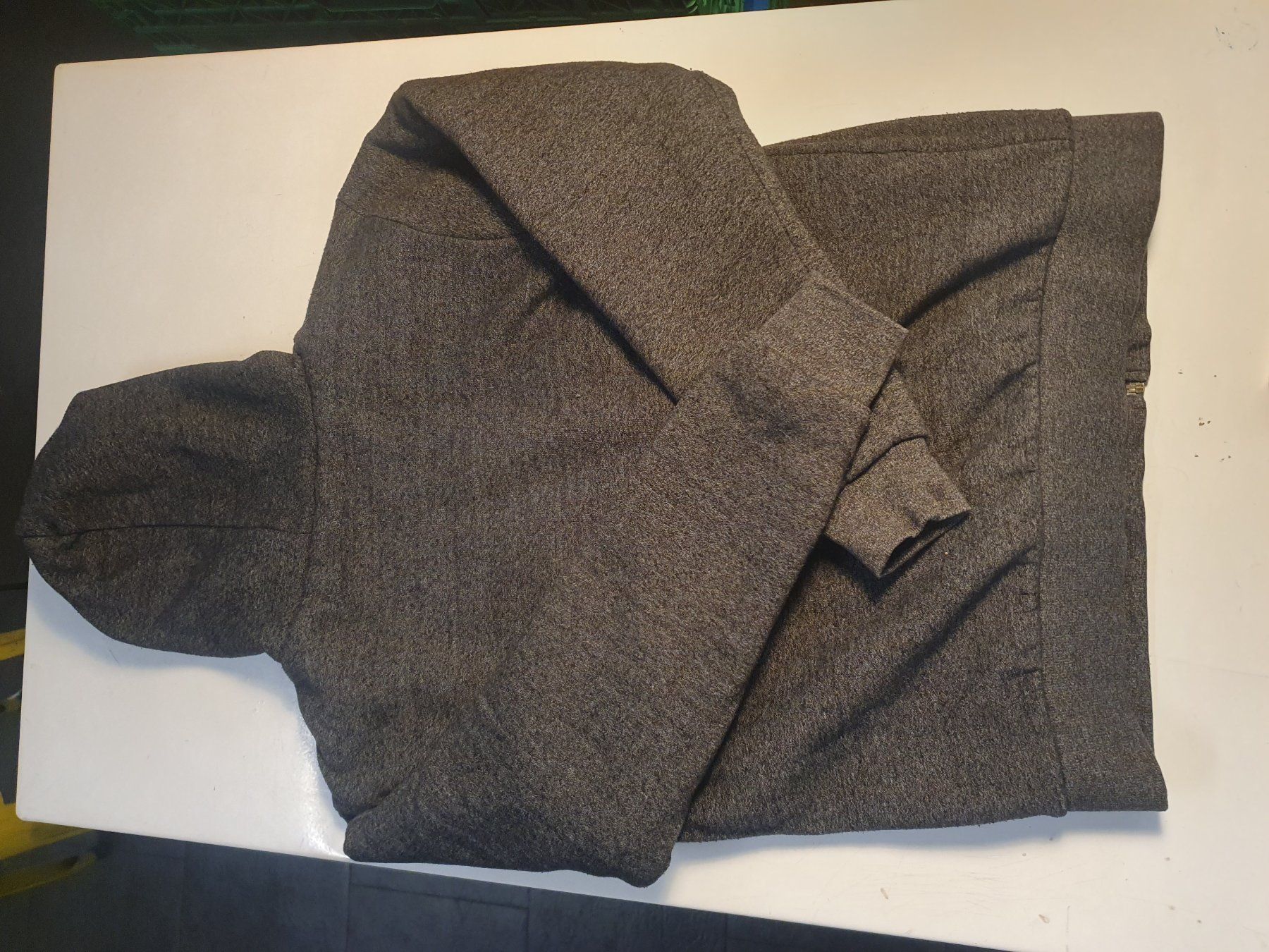Maglioni & Felpe: Accanto Hoodie grau mit Schaffellfutter grösse L – Usato da Zürich venduto da loosebone 5