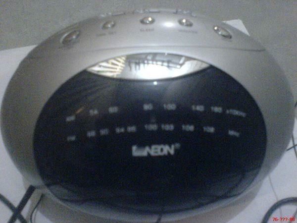 Sveglie: Radio Wecker SNOOZE NEON – Usato da Oftringen venduto da andrax 2
