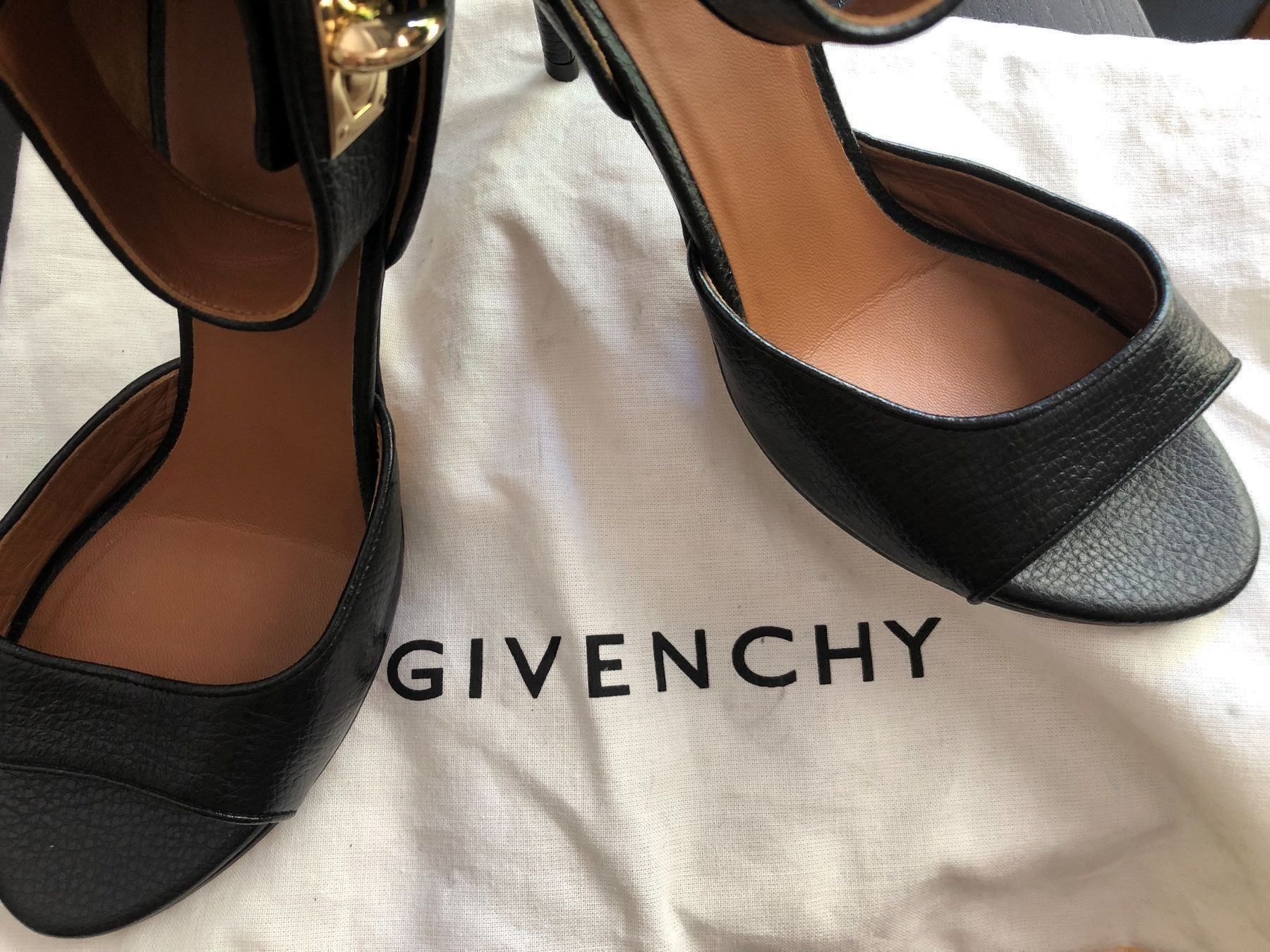 Givenchy Scarpe da donna: Givenchy shark lock N. 36,5 – Nuovo (secondo la descrizione) da Lugano venduto da Vintage.Mood 6