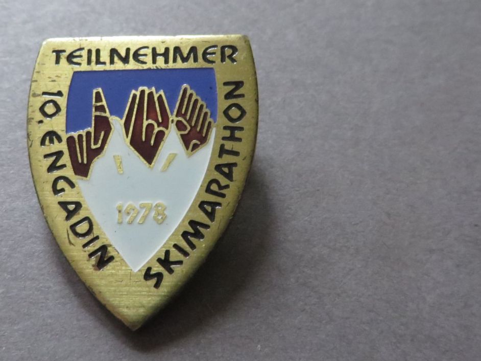 Placchette & Badge: ANSTECKER ABZEICHEN 10.ENGADIN SKIMARATHON 1978, TEILNEHMER – Usato da Neuhausen venduto da luckimucki