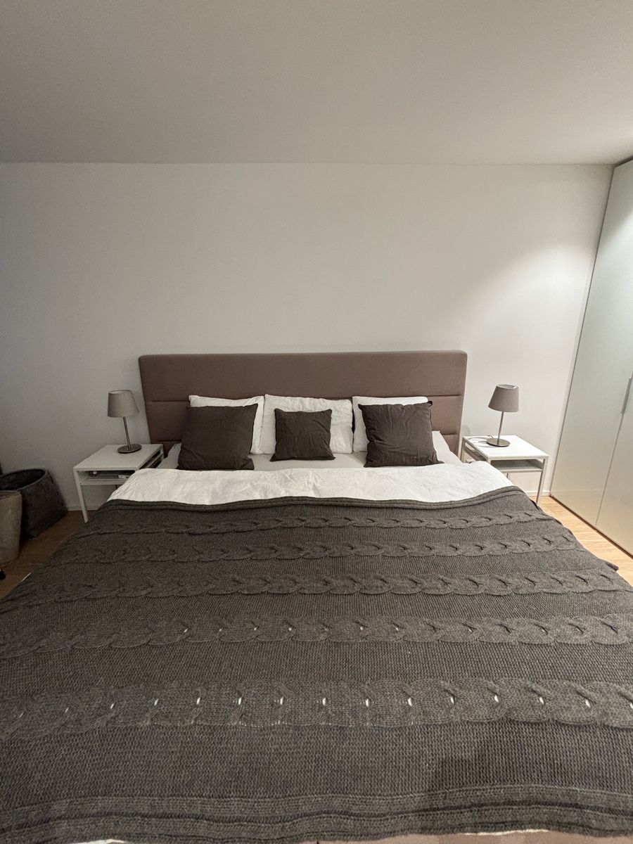 Letti: Marken-Boxspringbett 200x200 zeitlos schön – Usato da Uerikon venduto da HAJ1000 1