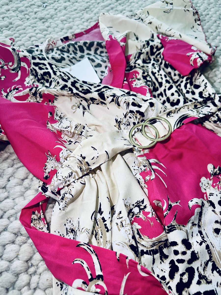 Kleider: NEUES AUFFÄLLIGES KLEID MIT ANIMALPRINT & GÜRTEL – Neu und originalverpackt aus Schaffhausen von rot_yyy7 3