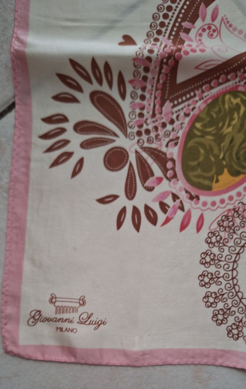 Foulard & Sciarpe: Foulard Vintage en soie – Usato da St-Triphon venduto da Jldr0 4