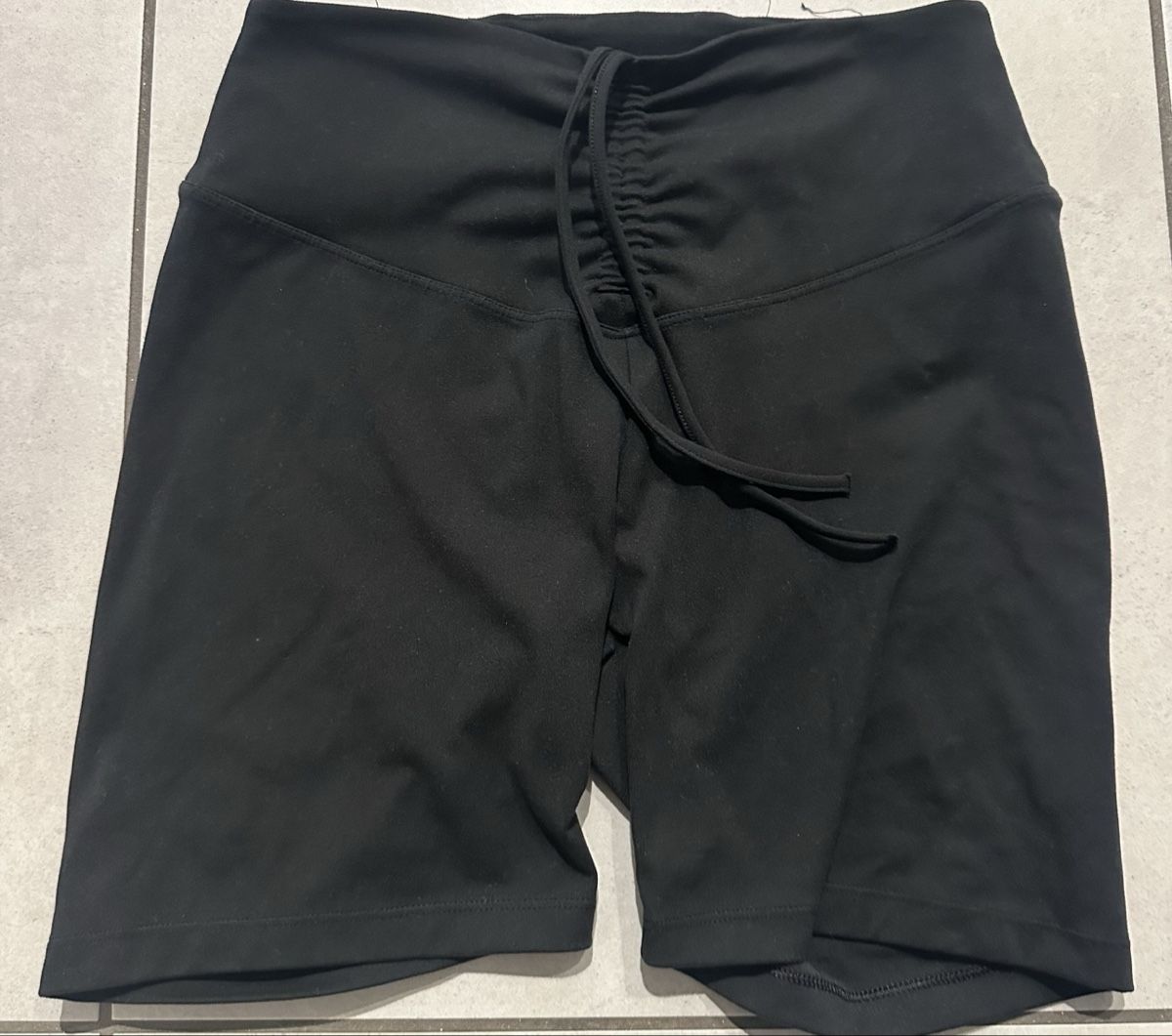 Leggings: PINK ACTIVE SHORTS SCHWARZ – Usato da Dornach venduto da aze_h6rq
