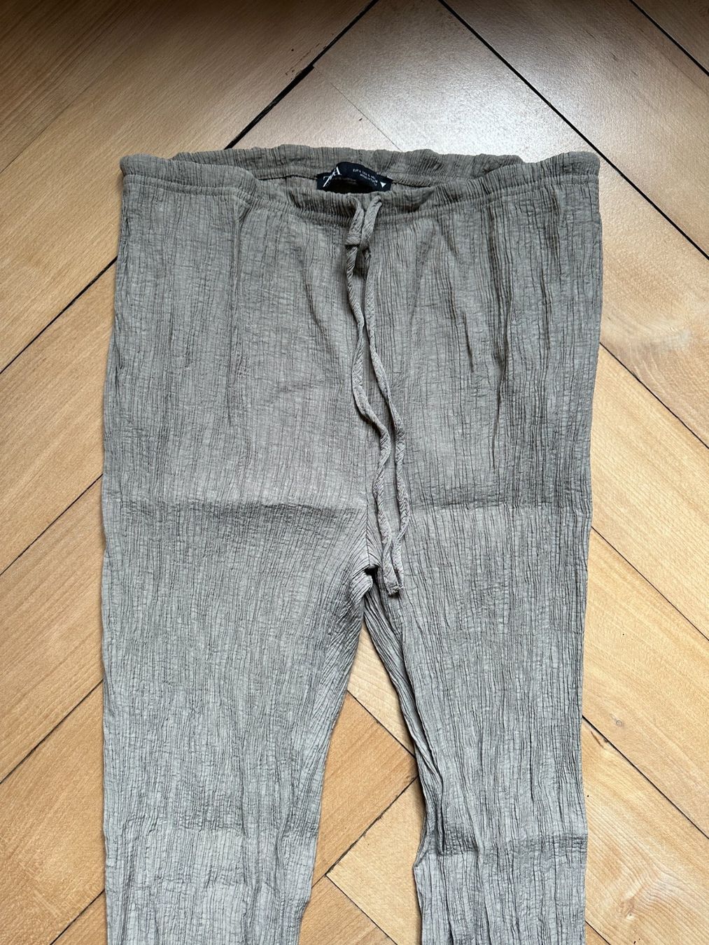 Zara Pantaloni: ZARA - Plisseehose taupe L – Usato da Zürich venduto da Diazaio 1
