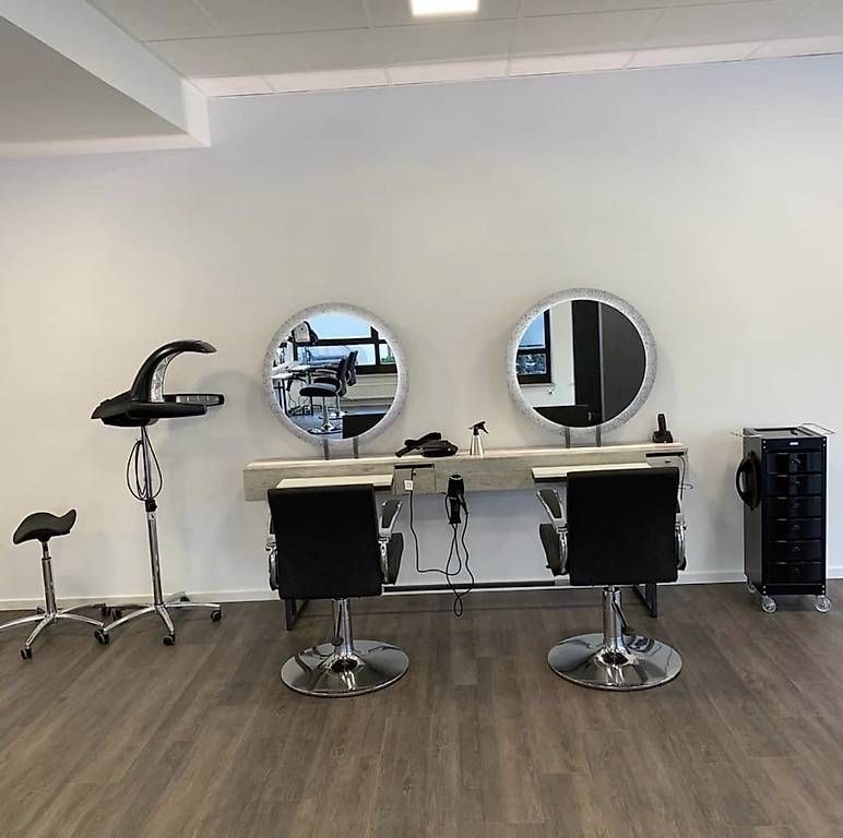Altro per Ufficio & Commercio: Coiffeur/ Friseur Konplette Einrichtung – Usato da Derendingen venduto da gen_t828 1