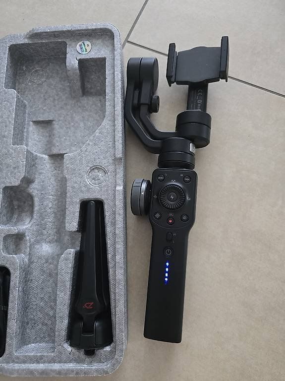 Zhiyun Staffe: Zhiyun Smooth 4 Smartphone-Gimbal – Usato da Rickenbach b. Wil venduto da Kth_v8 4