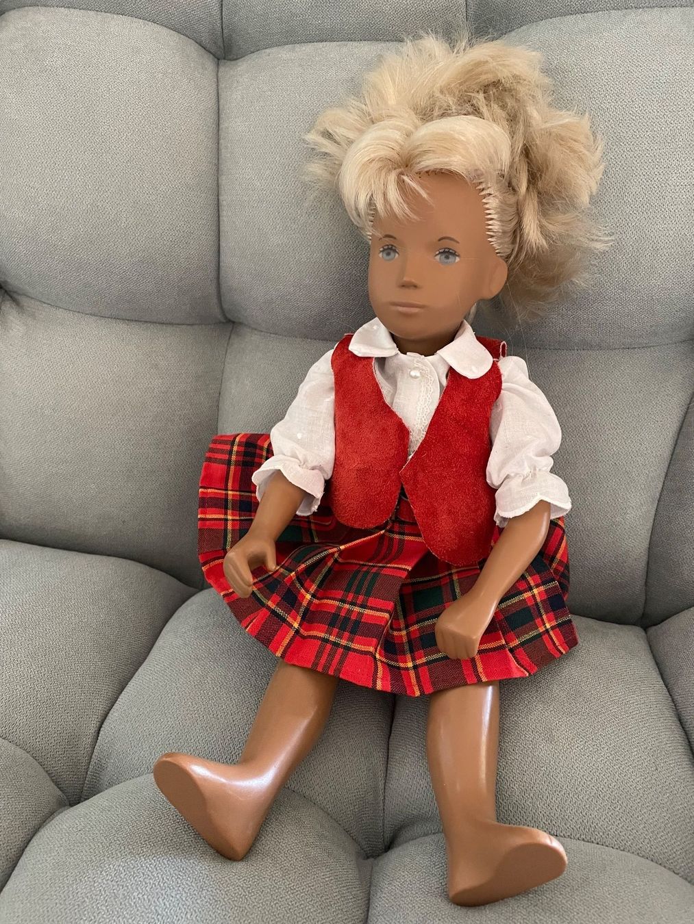 Bambole: Sasha Morgenthaler Puppe mit handgenähtem Outfit – Usato da Zürich venduto da plumita 3