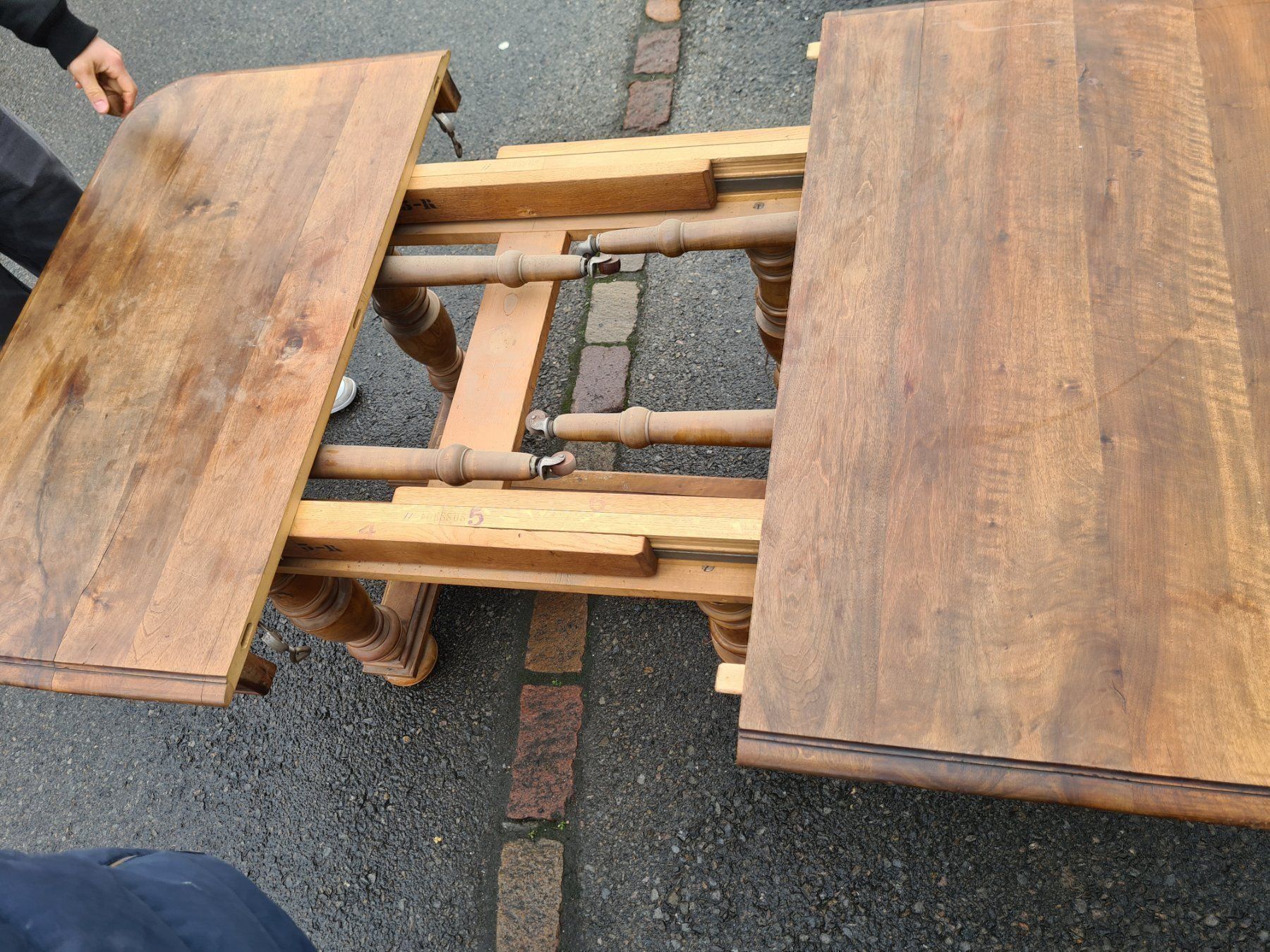Tavoli: Table ancienne – Usato da Monthey venduto da 187-zeroo