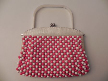 Vintage Tasche mit zweifarbigen Perlen / Grif Bakelit?