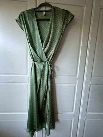 Grünes Wickkleid mit Punkten Gr. 34 👗