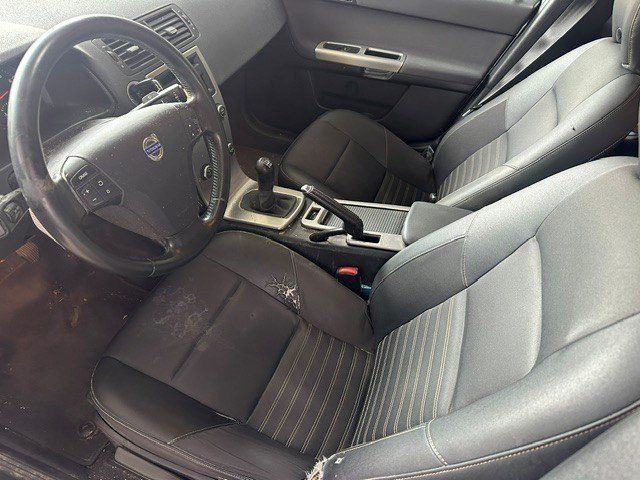 Volvo Automobili: Volvo S 40 2.0 Momentum – Usato da Oberriet SG venduto da jeepv8 5