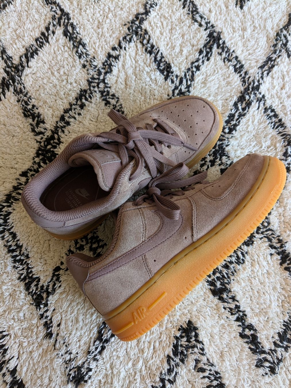 Nike Scarpe da donna: Nike Air Force 1 Gr. 36.5 Mauve – Usato da Winterthur venduto da Prishy