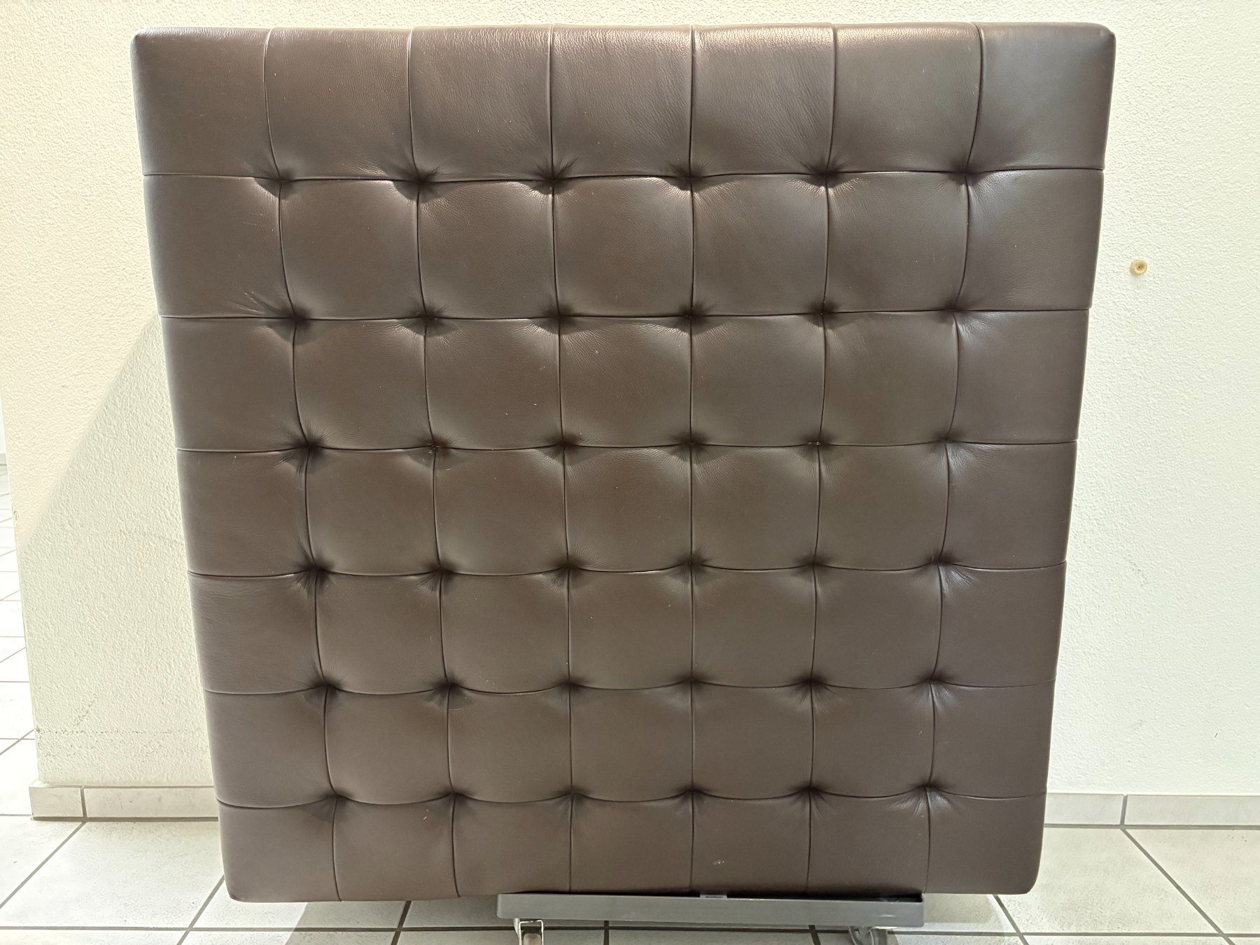 Sgabelli: 114cmx114cmx39cm echtes Leder Hocker Tisch Hocker gross – Usato da Ottenbach venduto da TimelessEmotions. 7