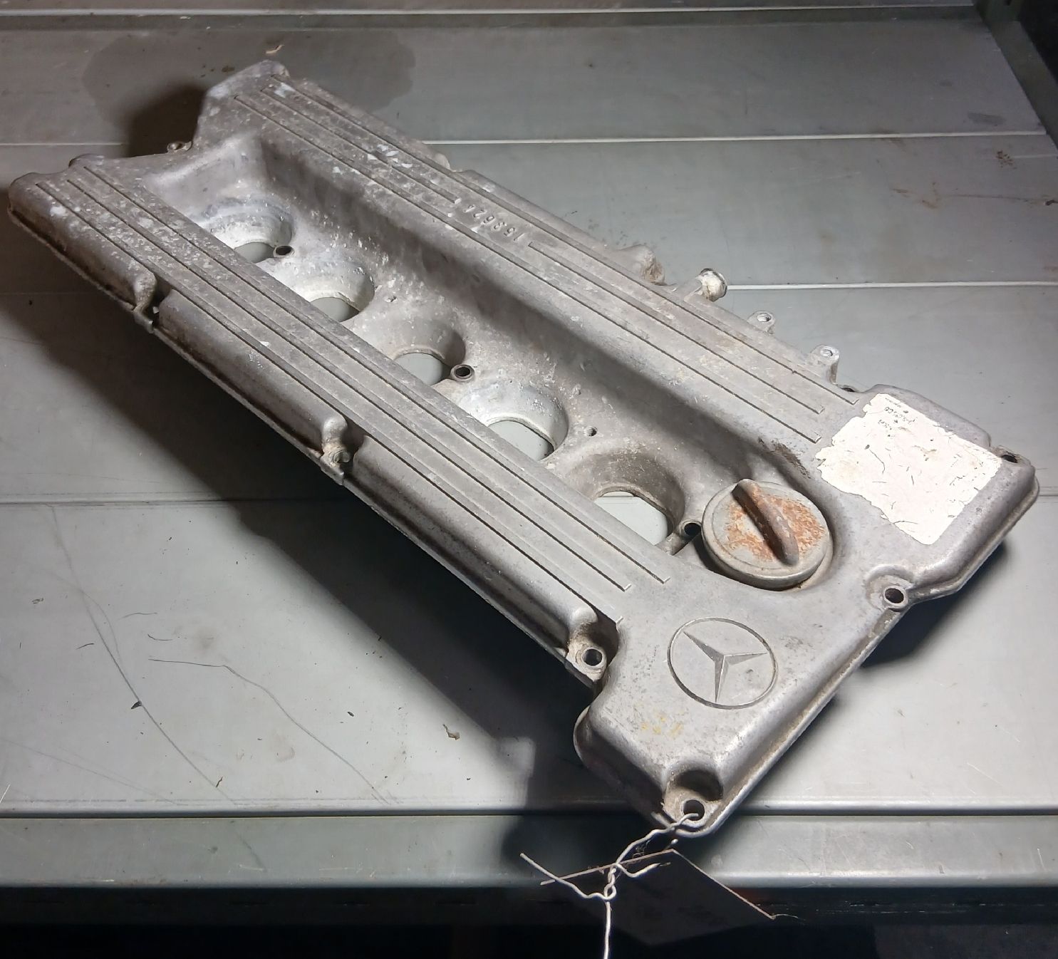 Mercedes-Benz Tutti pezzi di ricambio auto: Cache soupapes Mercedes 280SE W116 – Usato da la heutte venduto da Auto-stock