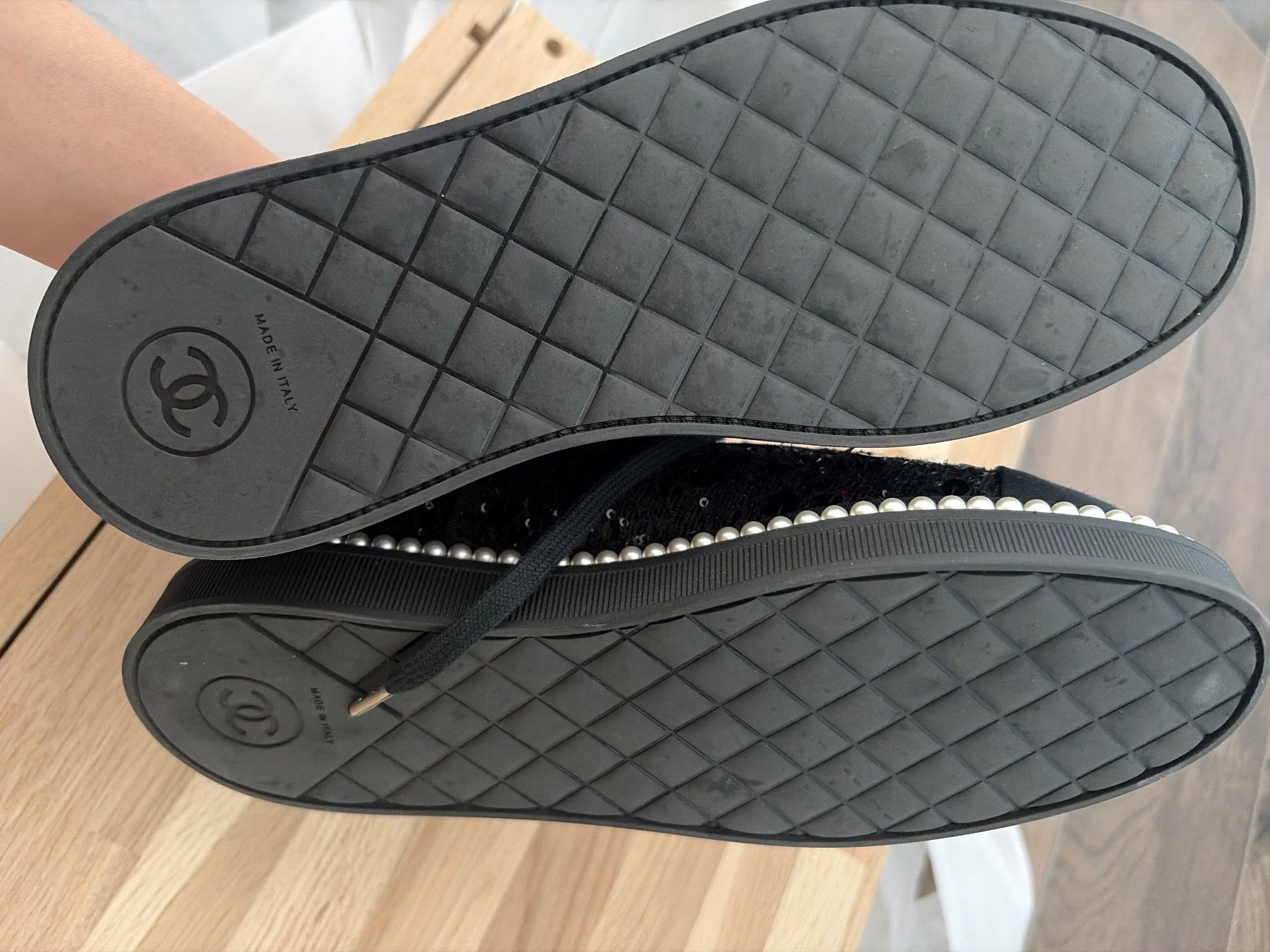 Chanel Scarpe da donna: LAST PRICE Chanel noires paillettes et perles – Nuovo (secondo la descrizione) da Cologny venduto da PINKCLOSET 7