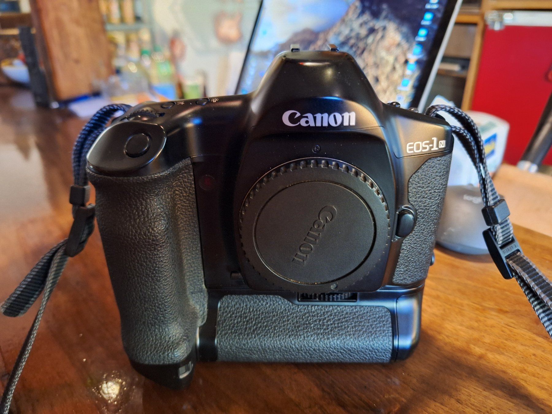 Canon Kamera: Canon EOS1n – Gebraucht aus basel von Sinamaica64