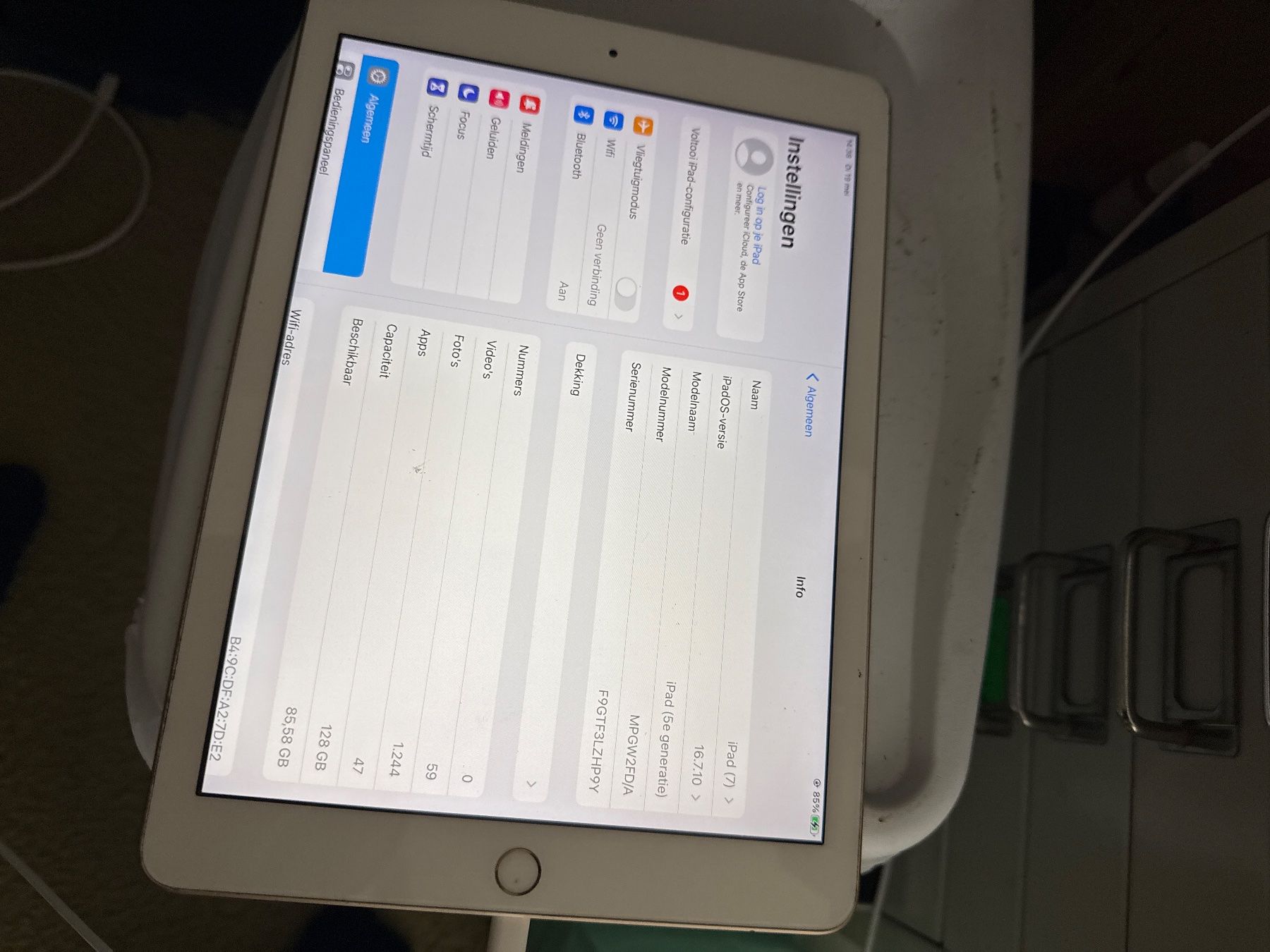 Apple Tablet PC: Ipad 5. Generation 128Gb - A1822 -  Top Zustand – Defekt aus Olten von HoYa01