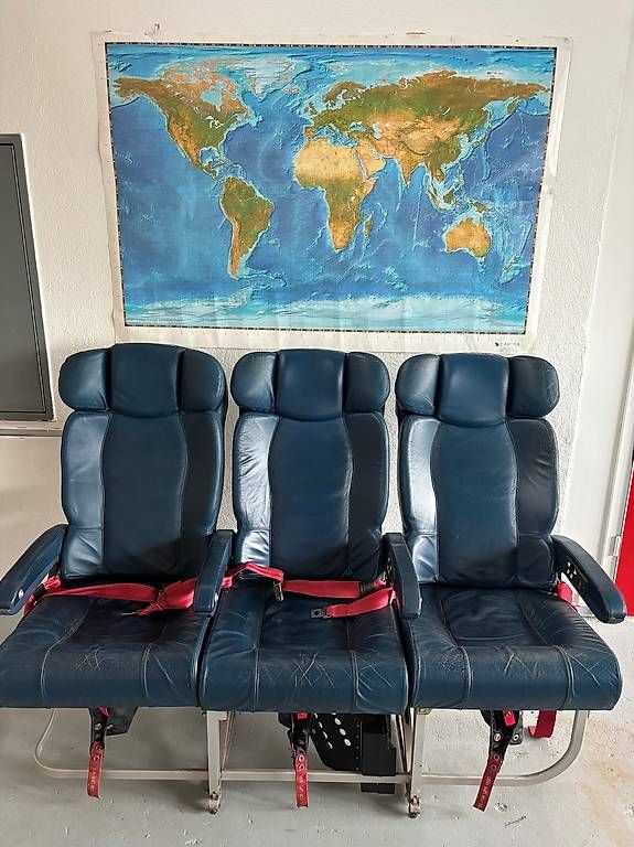 Poltrone: Business Class Flugzeug Sitze Leder blau – Usato da Zürich venduto da Peter_Schmitt