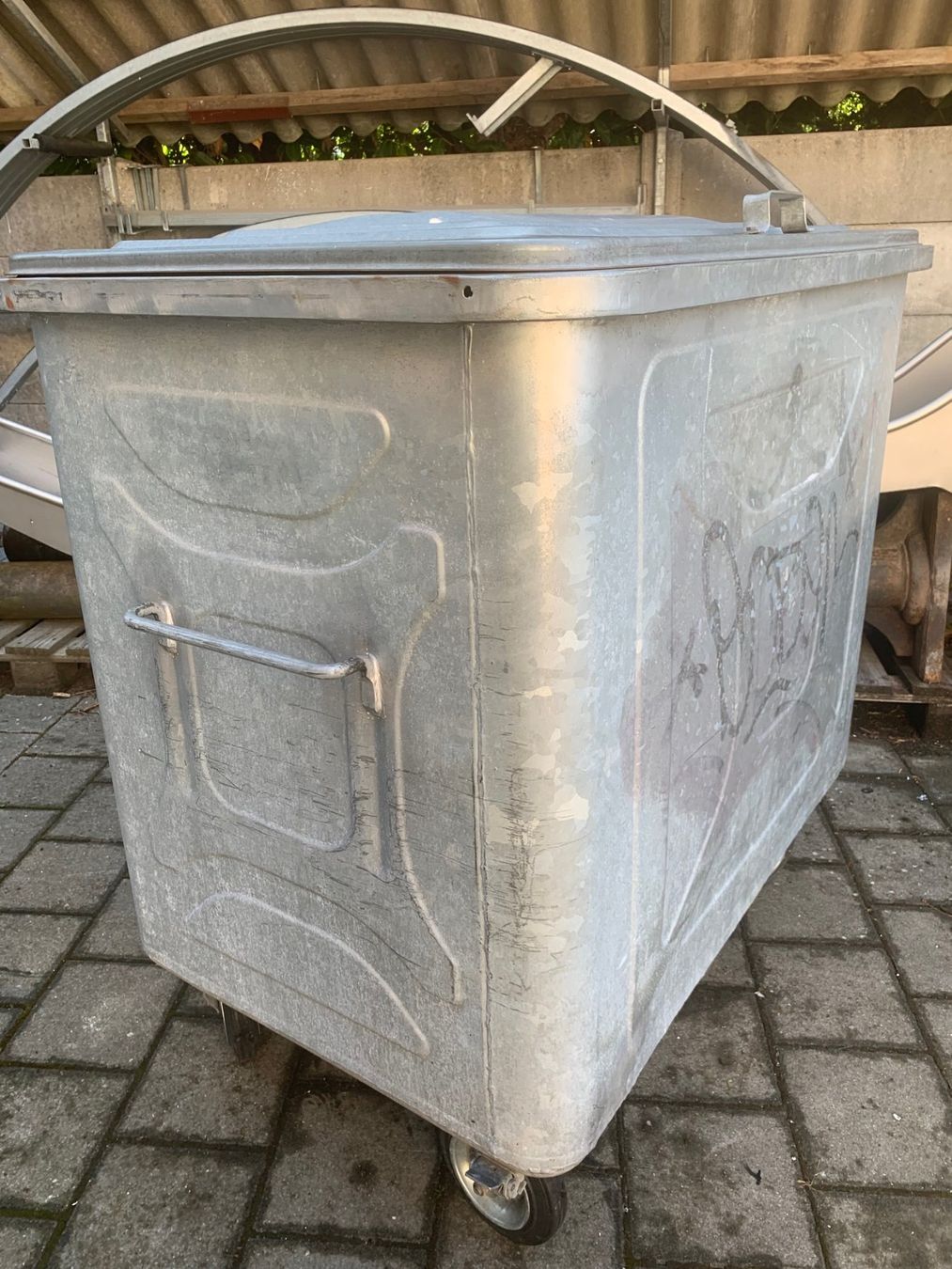Autres articles bureau & commerces: Schöner, Ochsner Container Abfallcontainer 800 Liter – D'occasion à Wallisellen par zappenduster 9