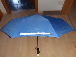 Regenschirm mit Alarm und Licht