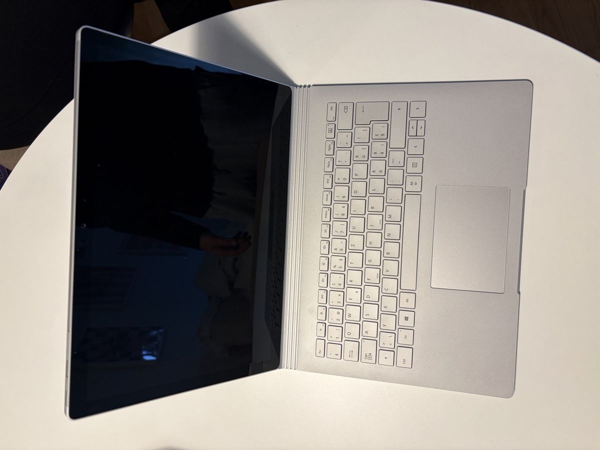 Microsoft Portables: Microsoft Surface Book 2 – D'occasion à Zürich par arb_6r97