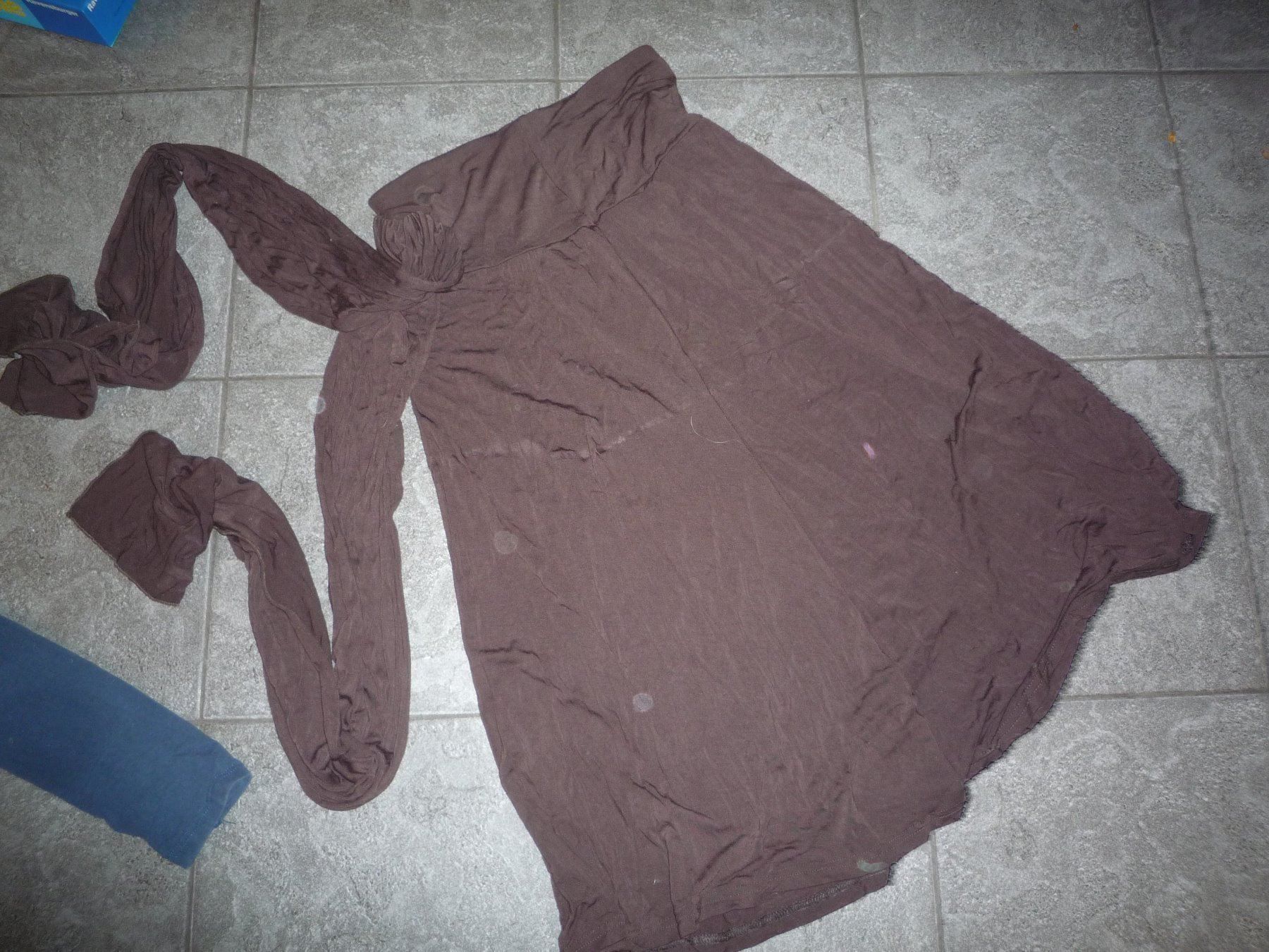 Vestiti: KLEID GRÖSSE 36/38 – Usato da Andwil SG venduto da schmei