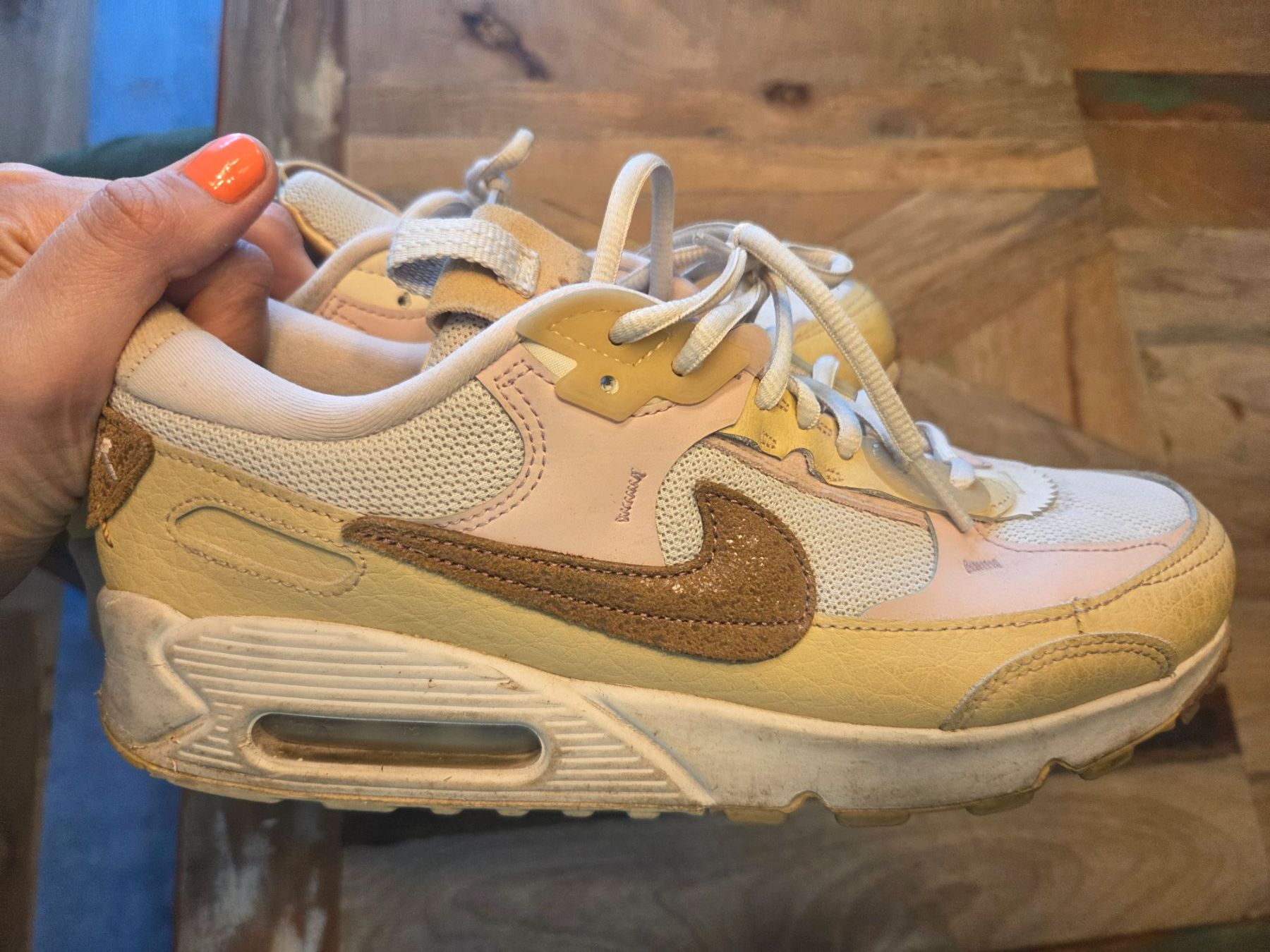Nike Chaussures hommes: Air Max 41/42 beige – D'occasion à Zuerich par Liliy