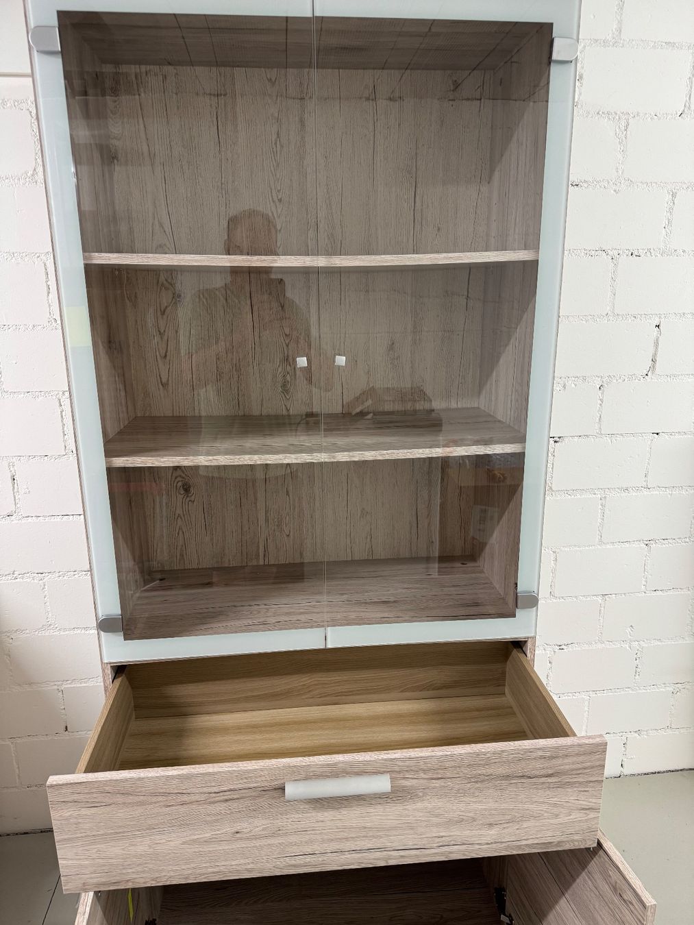 Vitrines: Hochkommode Vitrine  Schrank mit Glas – D'occasion à Küsnacht ZH par Burgiba 2