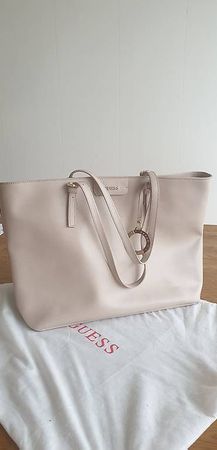 SCHULTERTASCHE GUESS KERRY NEU/TAUPE
