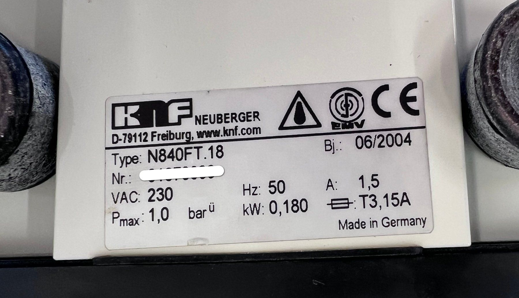 Accessori da laboratorio: KNF Membranvakuumpumpe N840FT.18 – Usato da Niederdorf venduto da LeptonAG_Labor 3