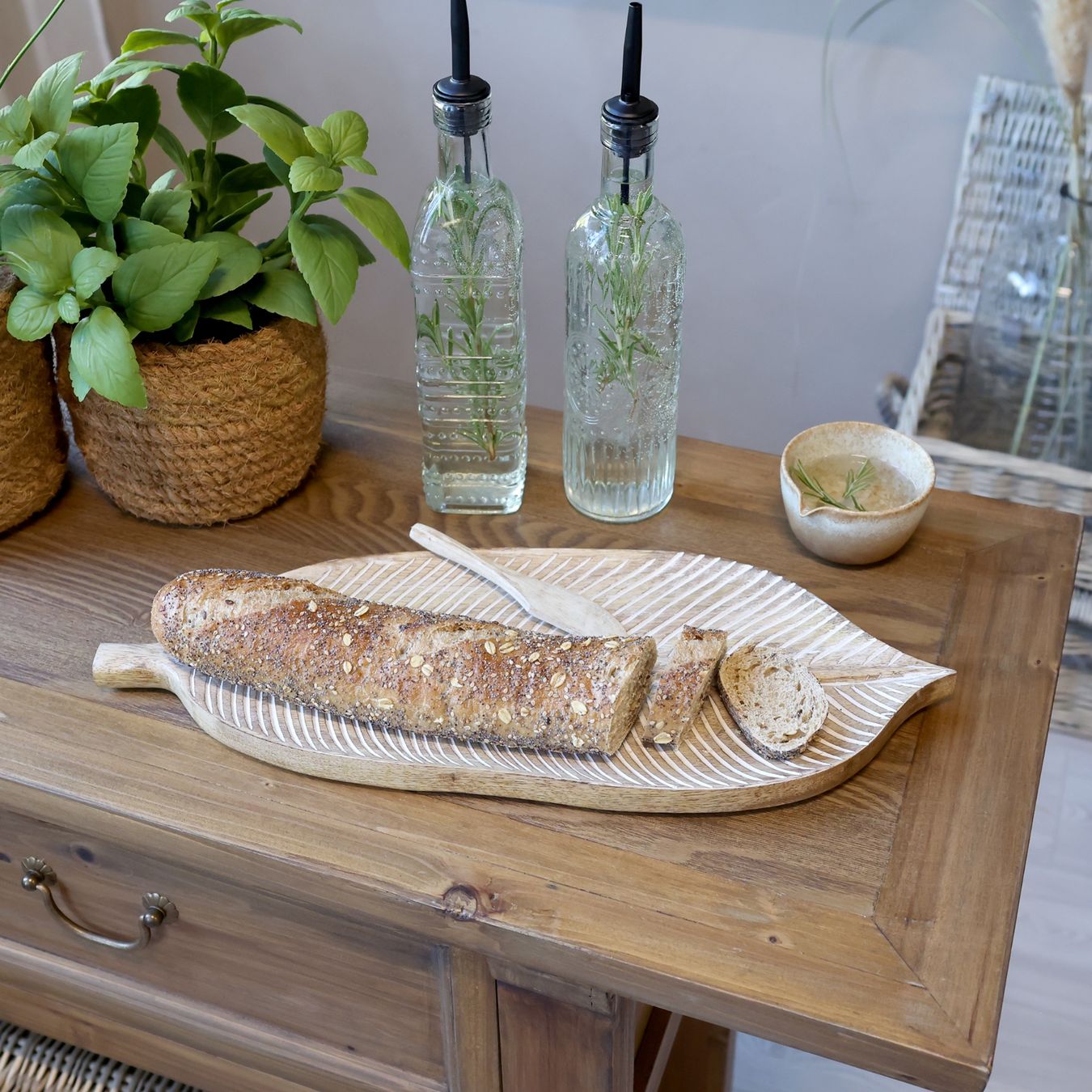 Piatti di portata: Chic Antique Tablett mit Schnitzereien "Tours" – Nuovo e nell'imballaggio originale da Innertkirchen venduto da Glatthard-Interior