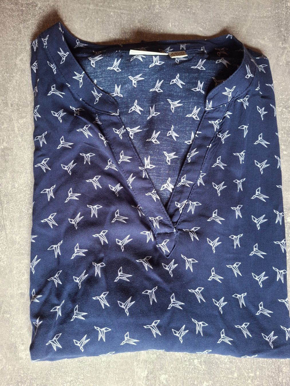 Top: Haut taille 40/42 marque Blue Motion col en V – Usato da Villiers venduto da san_jn5w 6