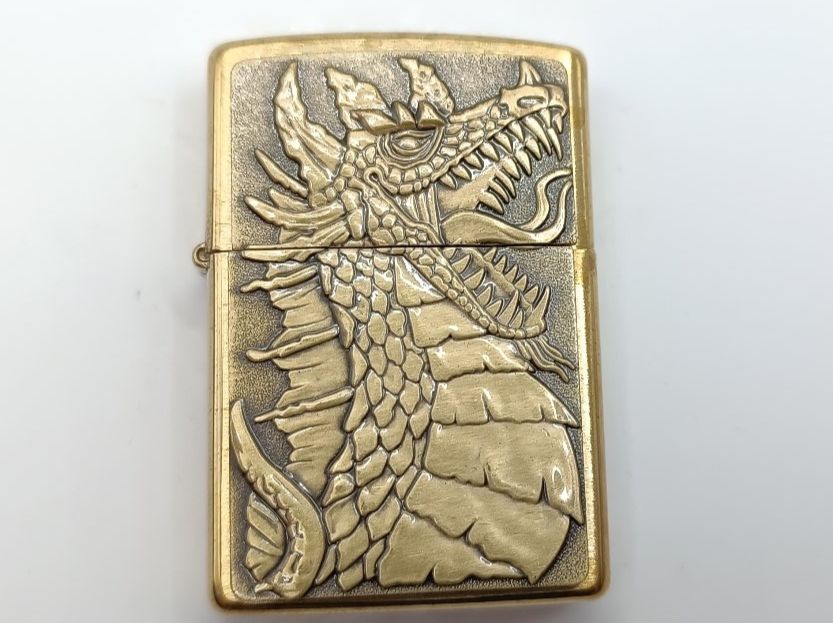 Zippo Accendini: ZIPPO Drachen Emblem Feuerzeug 60005632 – Nuovo e nell'imballaggio originale da Ennenda venduto da Benzinflamme
