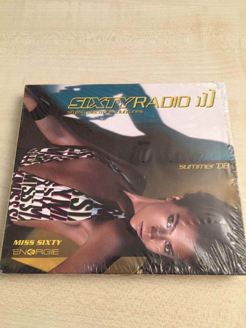 CD: Sixty Radio - Stylish Electronic Tunes – Nuovo e nell'imballaggio originale da Rüti ZH venduto da alumedien