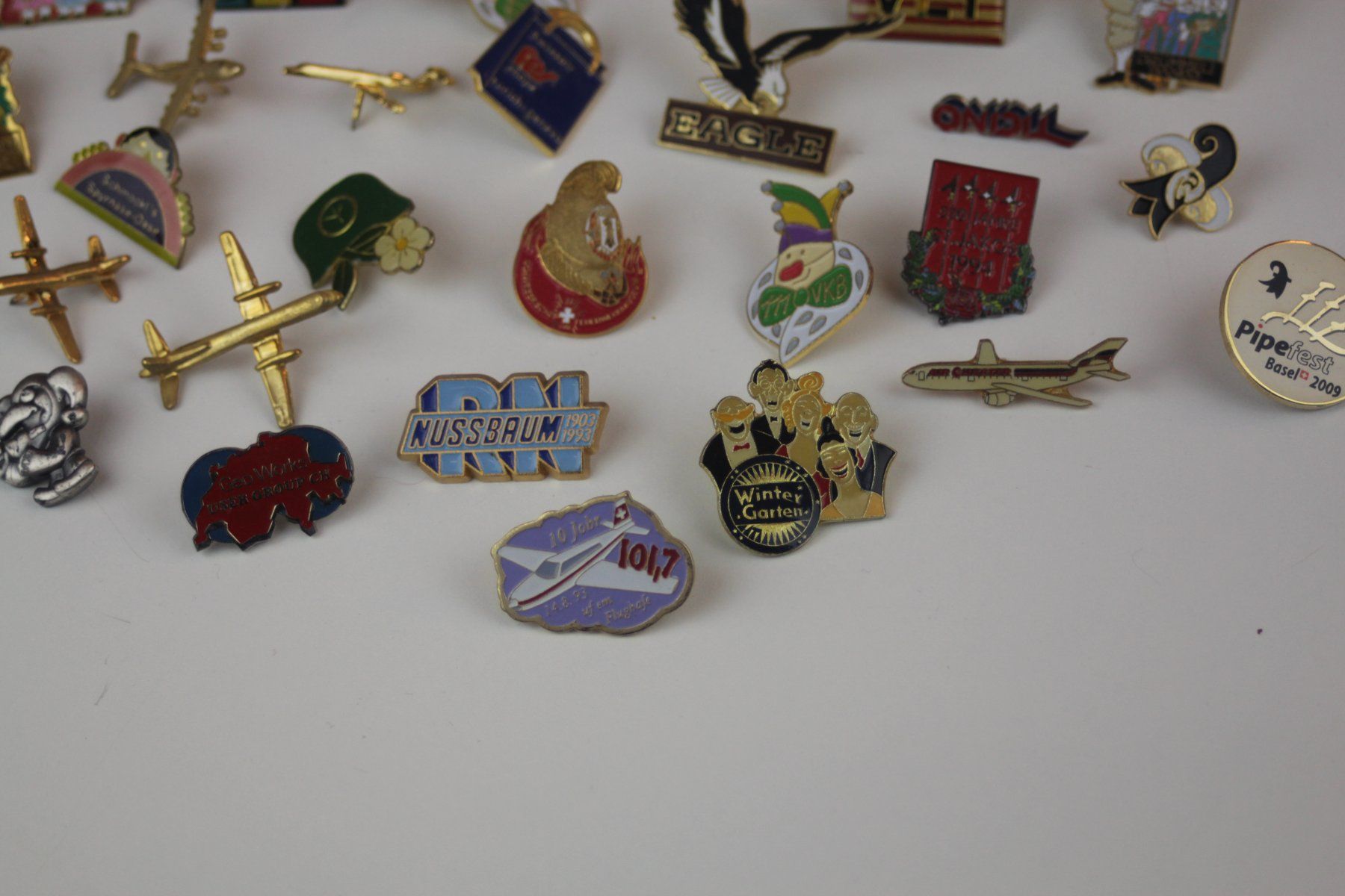 Placchette & Badge: Konvolut 27 Vintage Pins – Usato da Basel venduto da IRMAundFRED 3